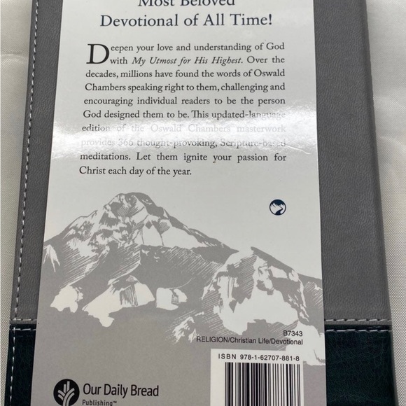Book - Devotional Oswald Chambers NEW - Picture 2 of 7